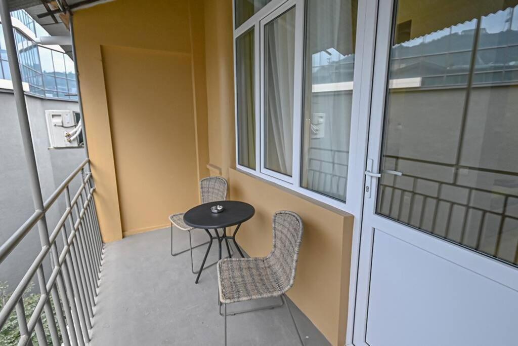 Studio With Balcony In Old City Тбілісі Екстер'єр фото
